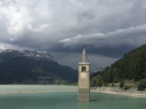 Versunkener Kirchturm im Reschensee Graun 