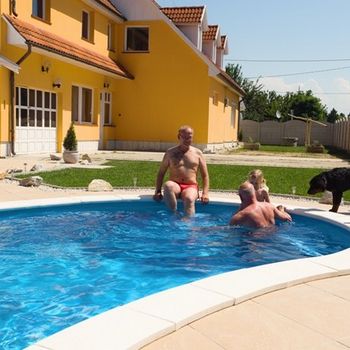 Ferien mit Hund in Ungarn, Ferienapartements für 1-16 Personen mit Pool