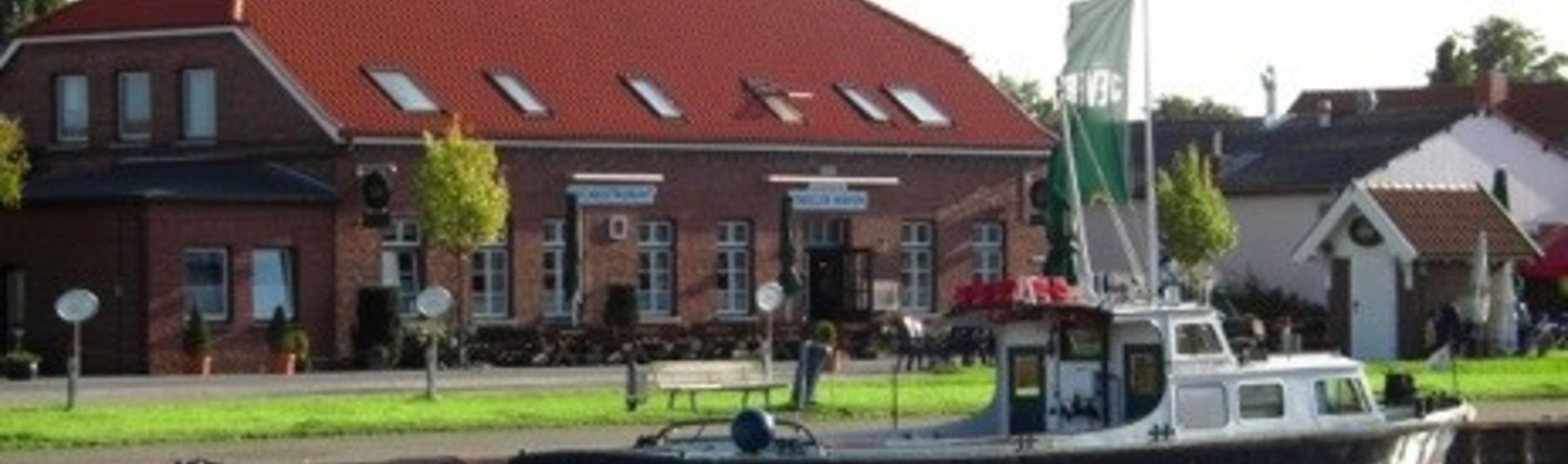 Fischrestaurant mit Hund in Friesland „Vareler Hafen“
